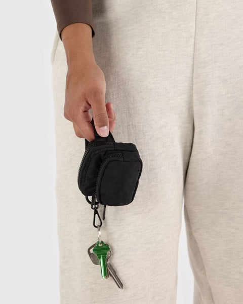 MINI FANNY PACK CHARM "BLACK" — by Baggu