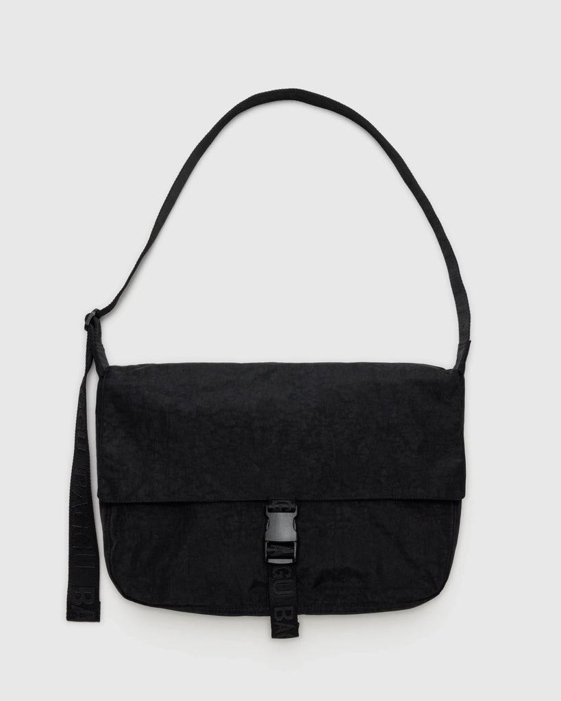 NYLON MESSENGER BAG “BLACK“ — by Baggu