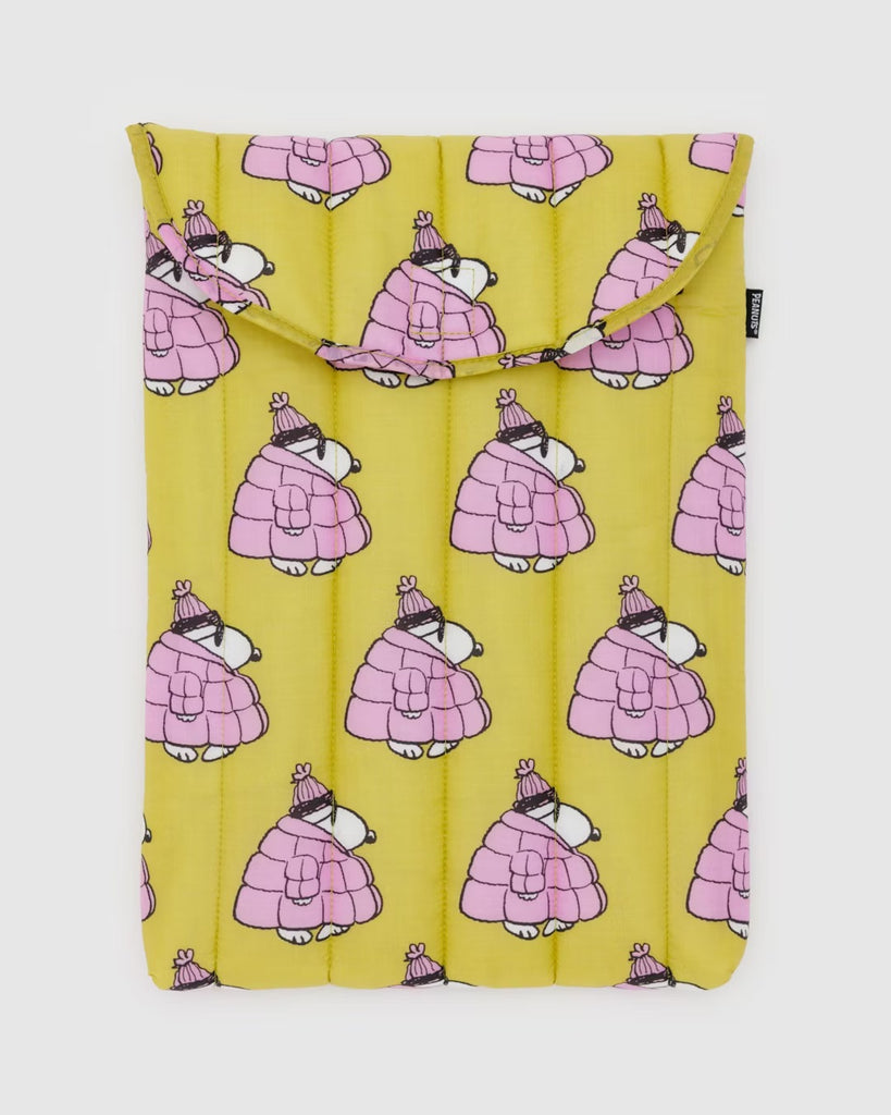 PUFFY LAPTOP SLEEVE “PUFFER SNOOPY PINK“ (Multiple Sizes) — by Baggu